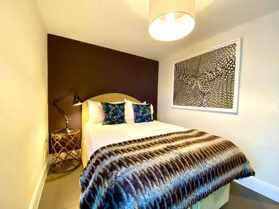 Stunning Apartment - 1 Minute Walk To Poole Quay - Great Location - Free Parking - Fast Wifi - Smart Tv - Newly Decorated - Sleeps Up To 2! Close To Poole & Bournemouth & Sandbanks Exterior foto