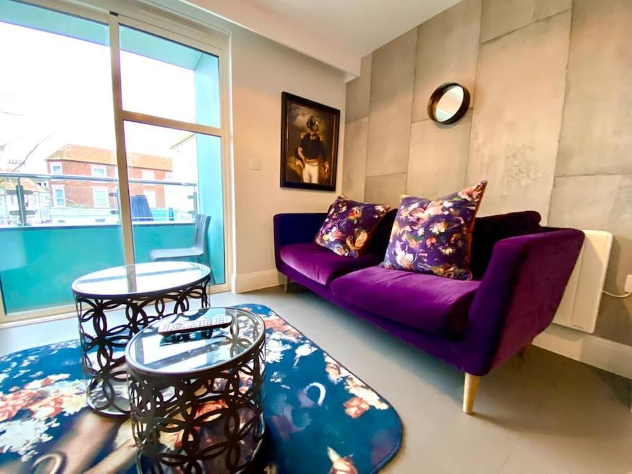 Stunning Apartment - 1 Minute Walk To Poole Quay - Great Location - Free Parking - Fast Wifi - Smart Tv - Newly Decorated - Sleeps Up To 2! Close To Poole & Bournemouth & Sandbanks Exterior foto